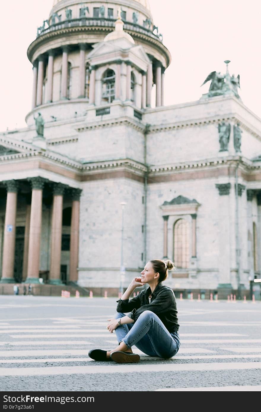 Woman Wearing Black Long-sleeved Shirt and Blue-washed Boyfriends Jeans Sitting Gesture