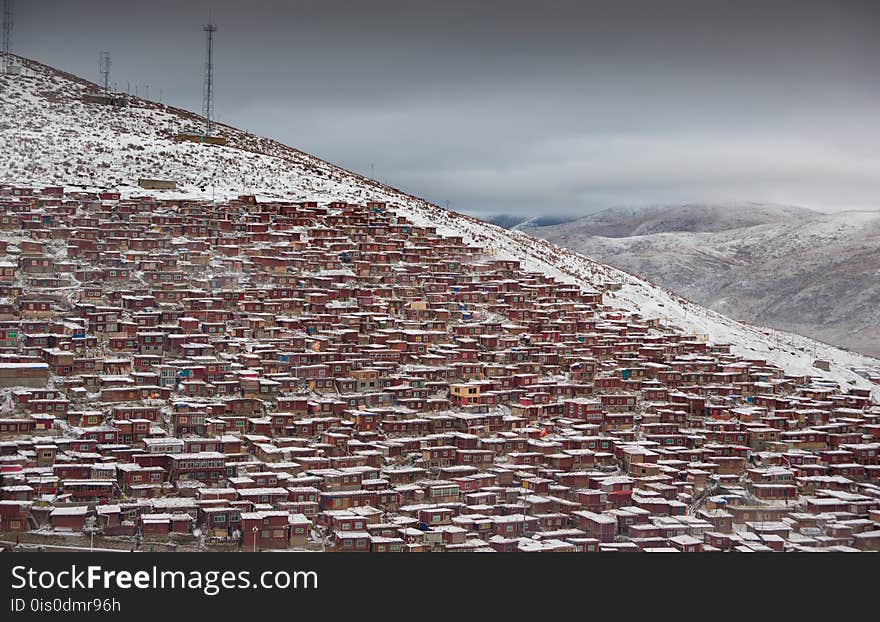 Sedah is located in Ganzi Tibetan Autonomous Prefecture in Sichuan Province, China, where there is the largest Buddhist institute in the world. Sedah is located in Ganzi Tibetan Autonomous Prefecture in Sichuan Province, China, where there is the largest Buddhist institute in the world.