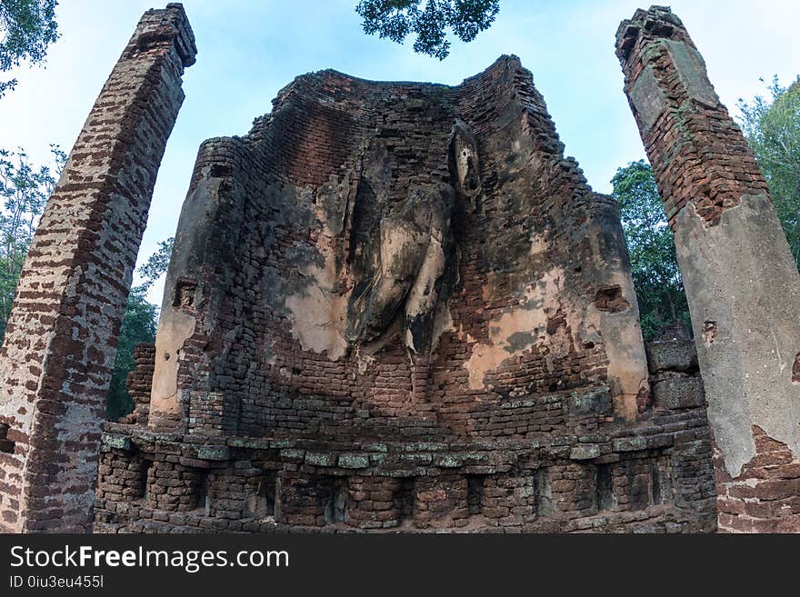 Ruin Buddha Statue of Wat Phra Si Iriyabot in Kamphaeng Phet Hi