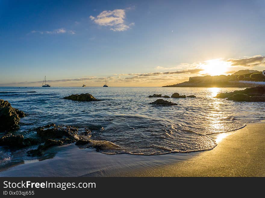 Sea, Body Of Water, Sky, Shore