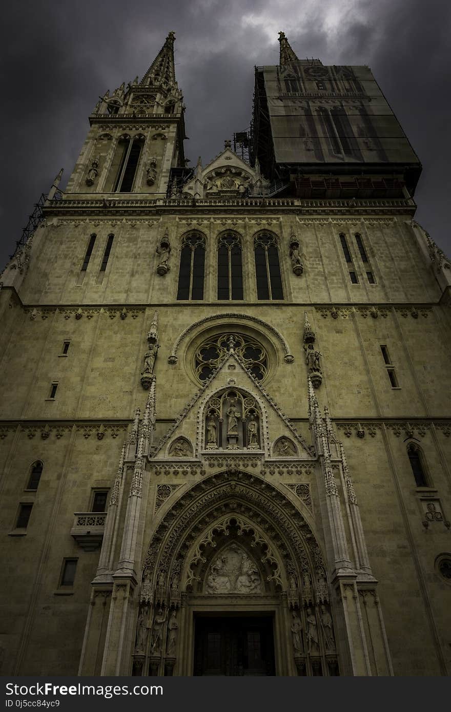 Landmark, Building, Sky, Medieval Architecture