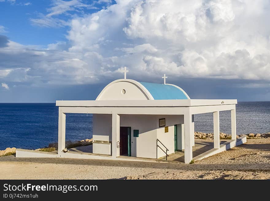 Sea, Sky, Coastal And Oceanic Landforms, Real Estate