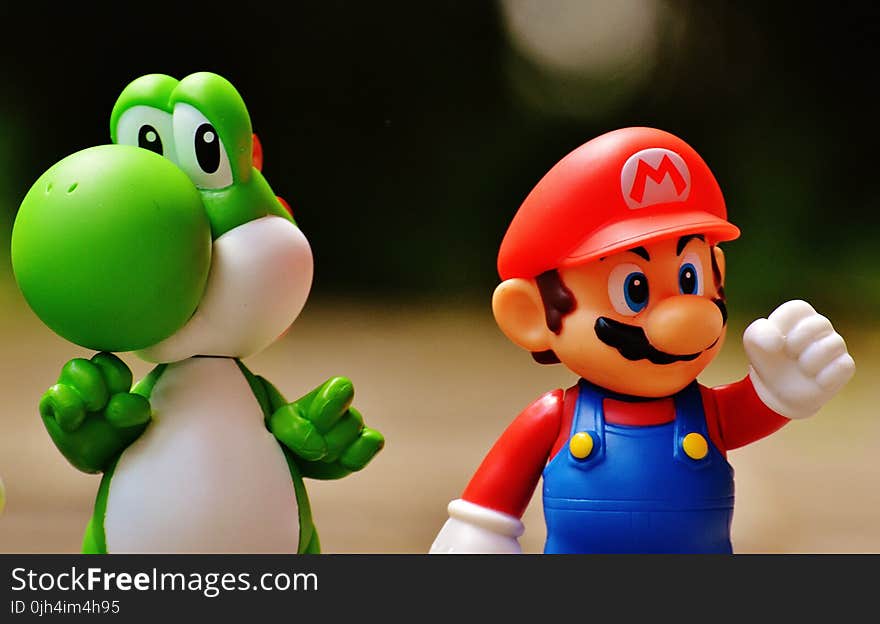 Super Mario and Yoshi Plastic Figure