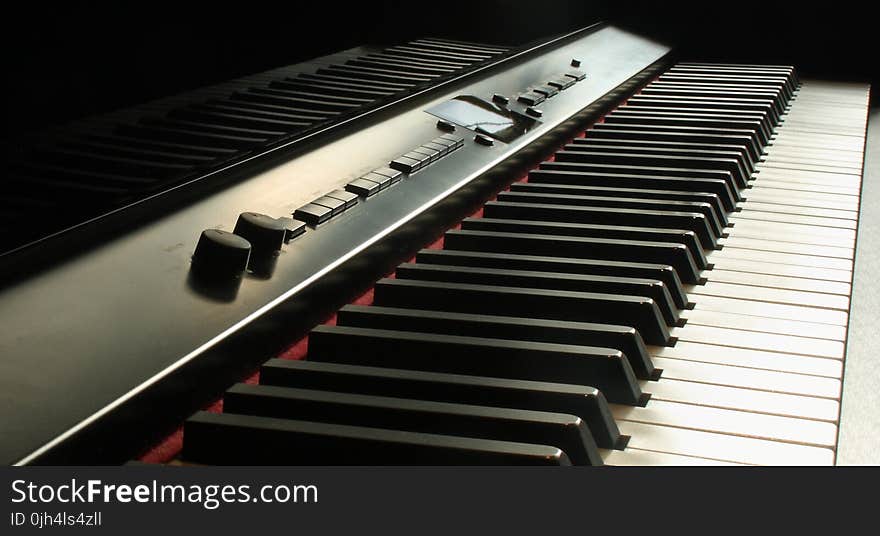 Black Electronic Keyboard