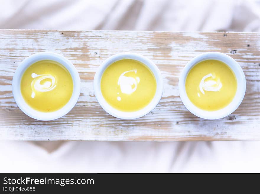 Leek and potato soup with yogurt