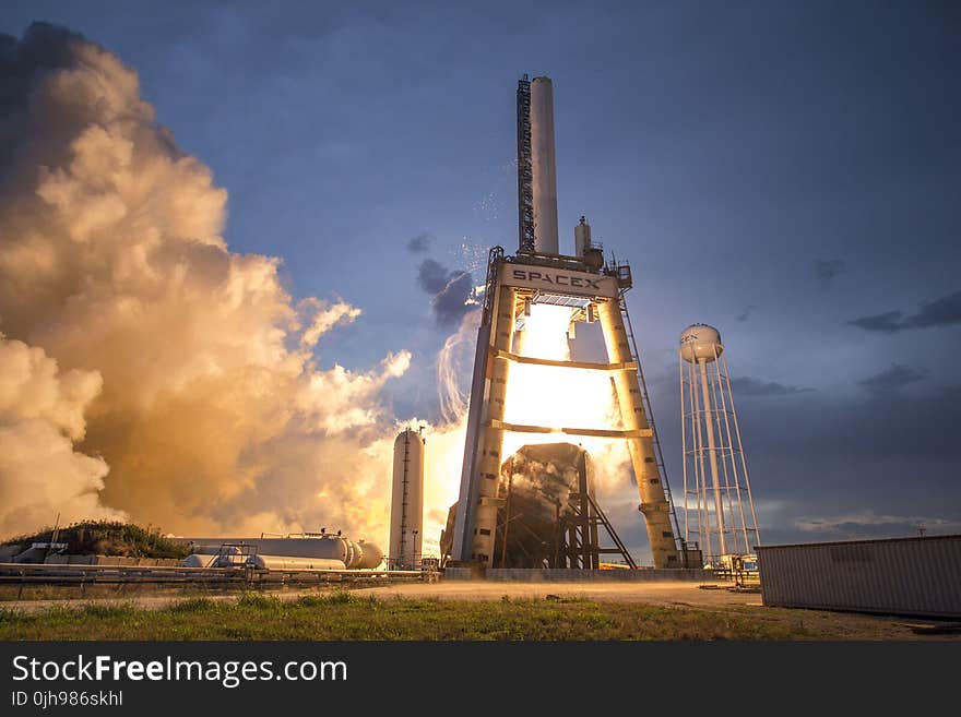 Photo of Gray and White Spacex Space Shuttle