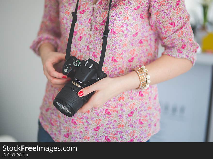 Female photographer holding a dslr camera