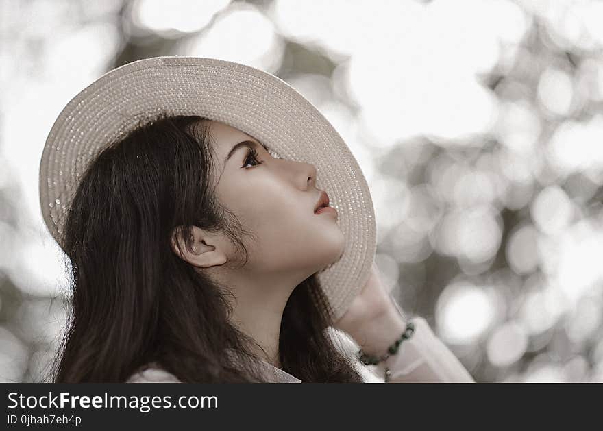 Woman Wearing White Hat See in the Sky