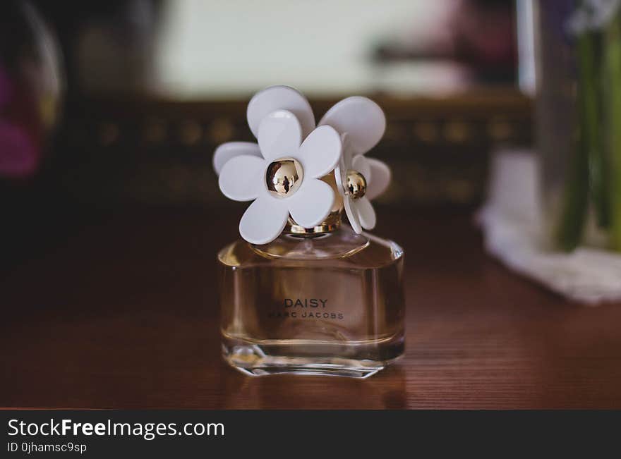 Marc Jacobs Daisy Fragrance Bottle