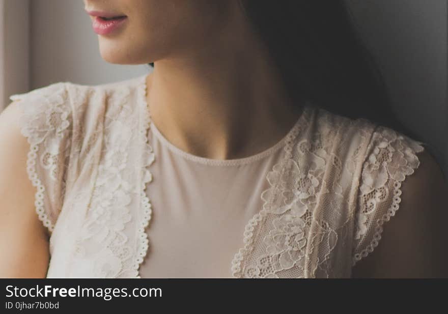 Woman in White Lace Crew-neck Cap-sleeves Top