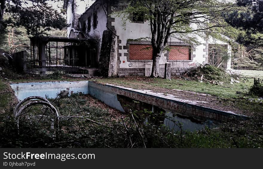 Photo of a Dilapidated Swimming Pool