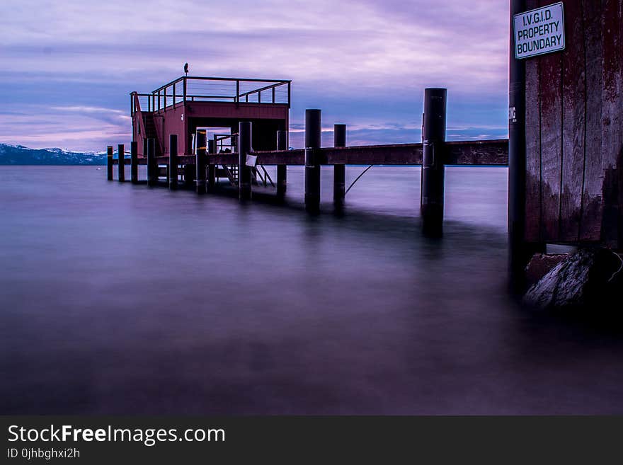 Time-lapsed Photography of Body Water With Red Stall