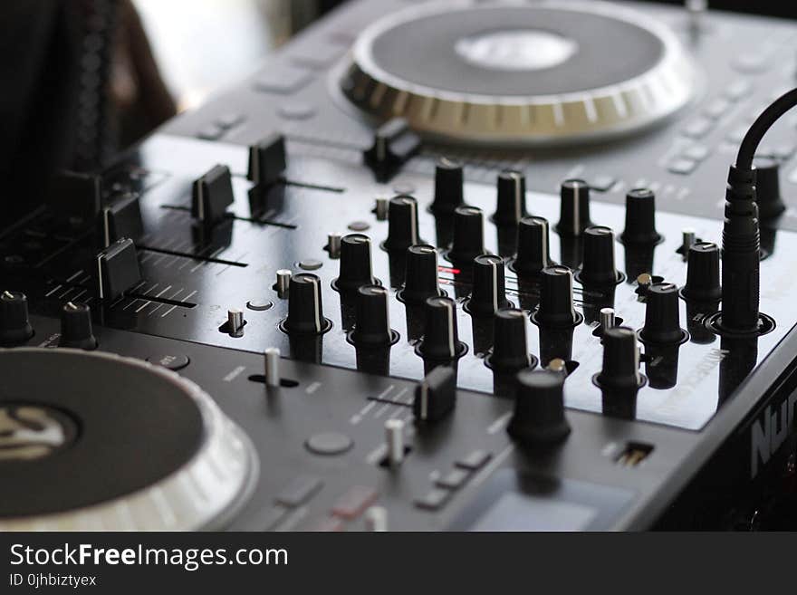 Selective Focus of Black and Silver Terminal Mixer Knobs