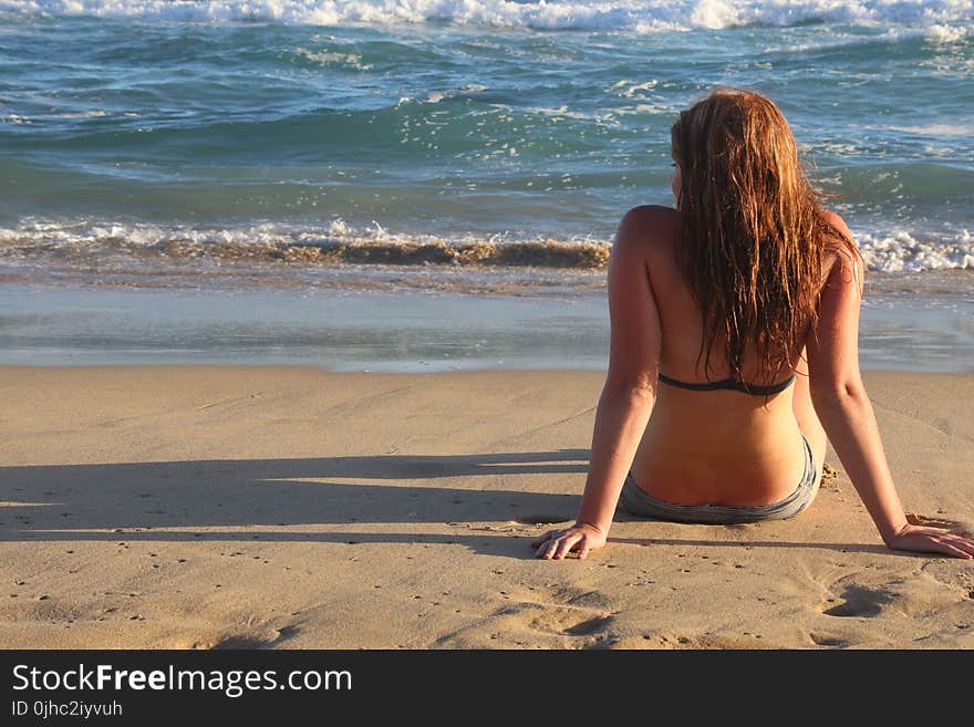 Woman Wearing Black 2-piece Bikini