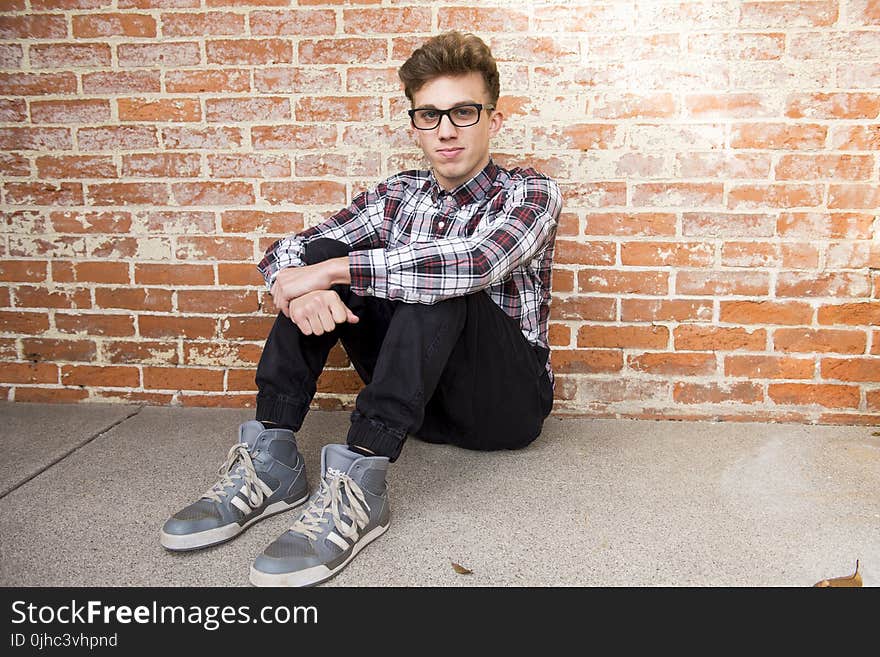 Man Wearing Clear Eyeglasses With Black Fram