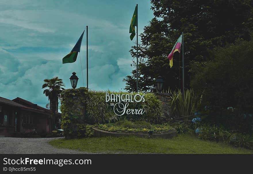 Bangalos Serra Beside Three Flags