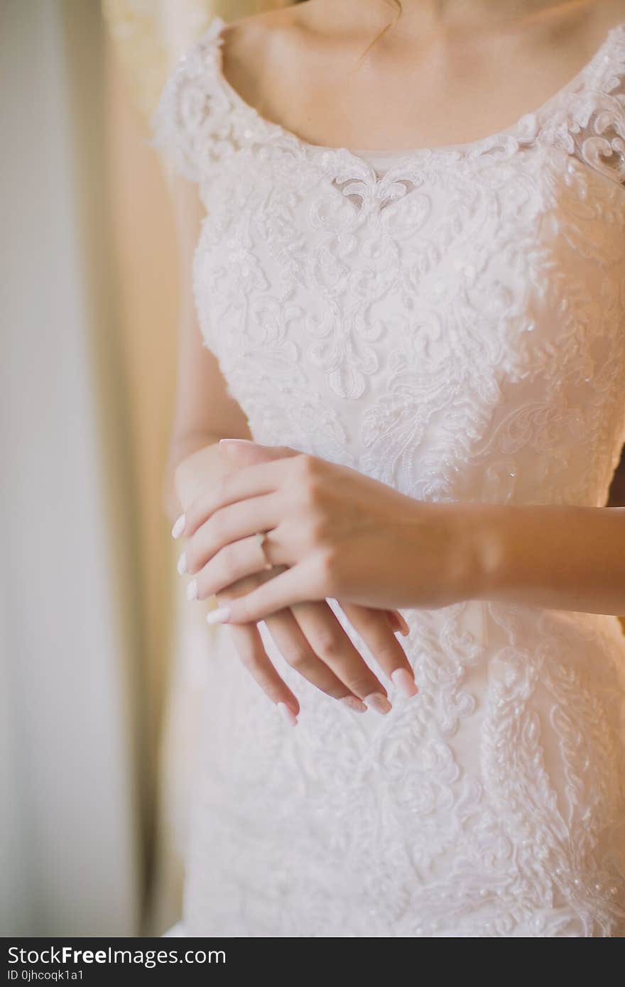 White Scoop-neck Cap-sleeved Dress