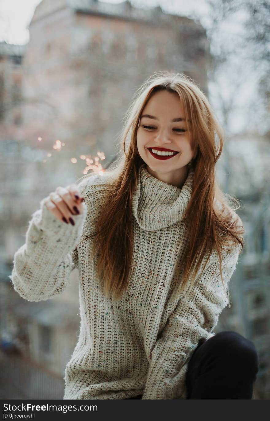 Woman Wears White Knit Turtleneck Long-sleeved Shirt With Blonde Hair