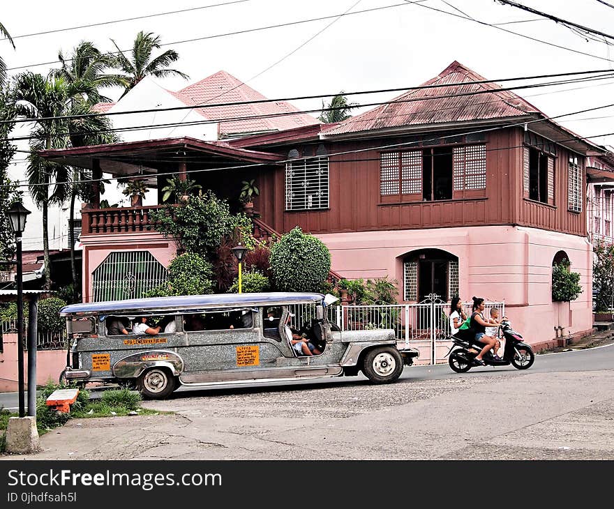 Close Up Photo of Gray Jeepney