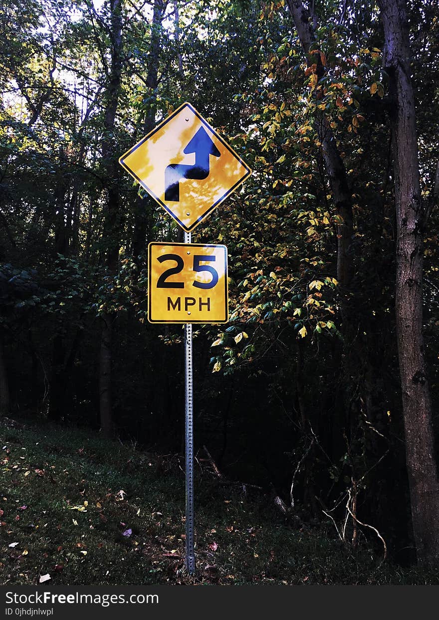 Yellow 25 Mphg Road Signage