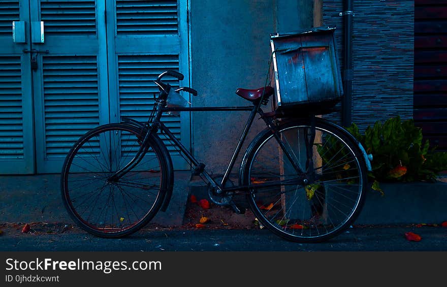 Black and Red Commuter Bike