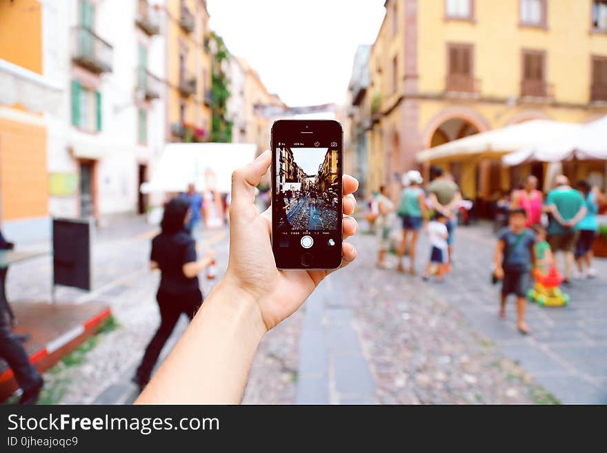 Person Holding Space Gray Iphone 5s