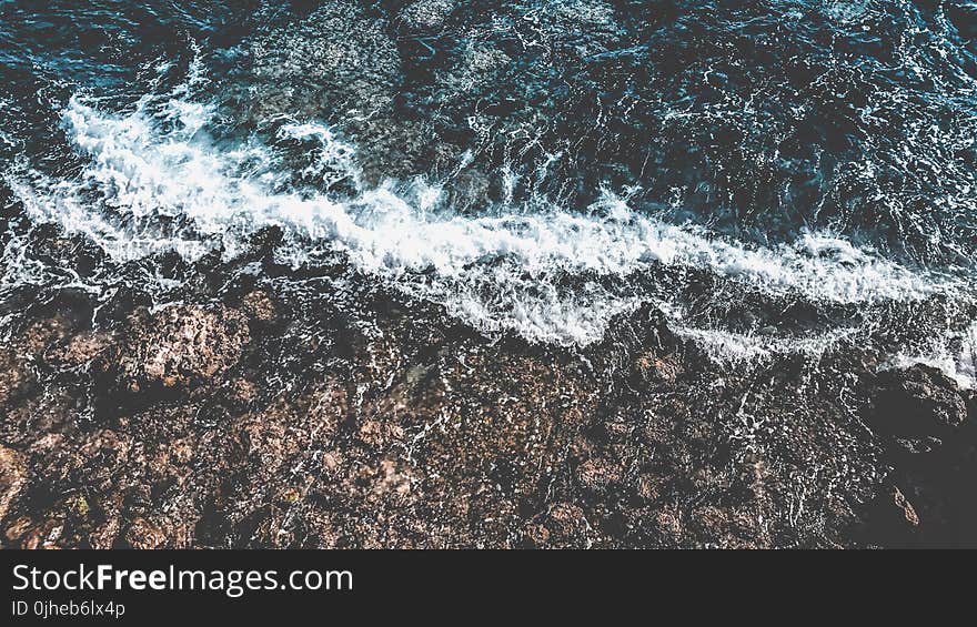 Beach Shore With Beach Wave at Daylight