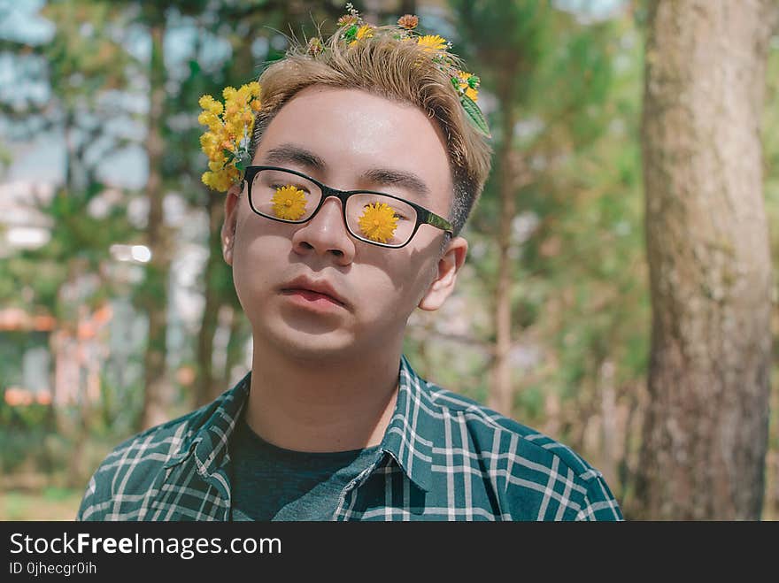 Man Wearing Eyeglasses With Black Frame