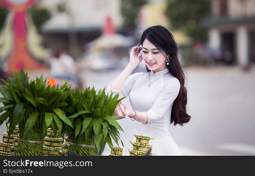 Woman Wearing White Long-sleeved Dress Photo