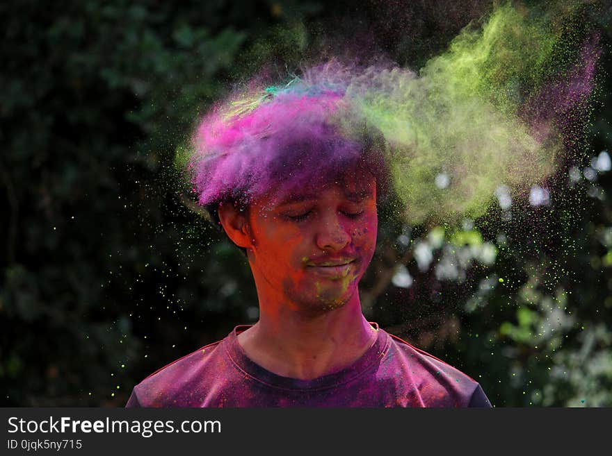 Man Wearing Pink Crew-neck Shirt With Multicolored Powder