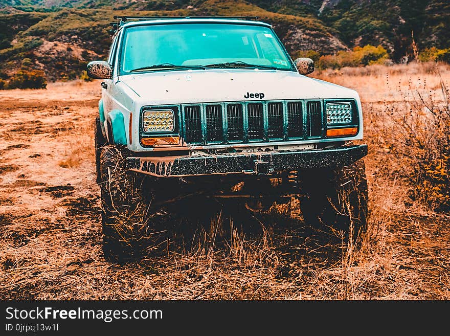 Gray Jeep Suv