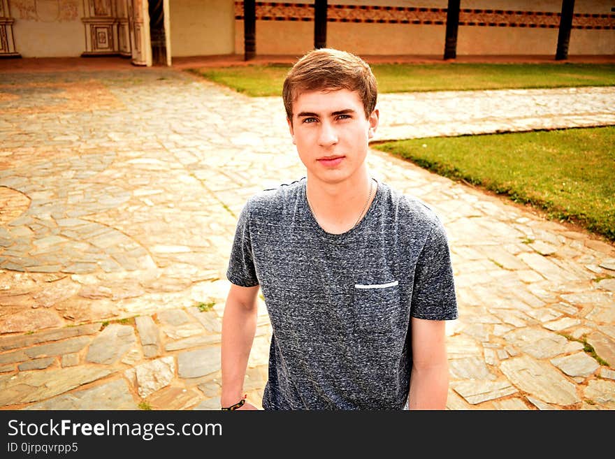 Man Wearing Gray Crew-neck Shirt