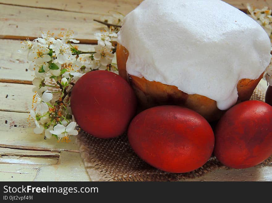 Easter cake and Easter eggs