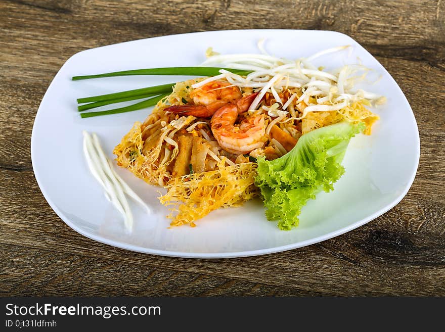 Pad Thai with shrimp, herbs and spices