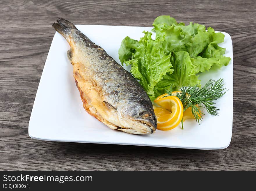 Grilled trout with lemon, dill and salad leaves