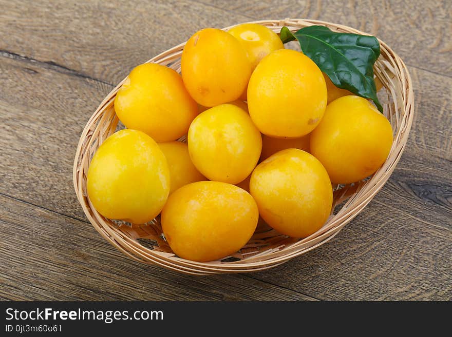 Yellow plums in the bowl