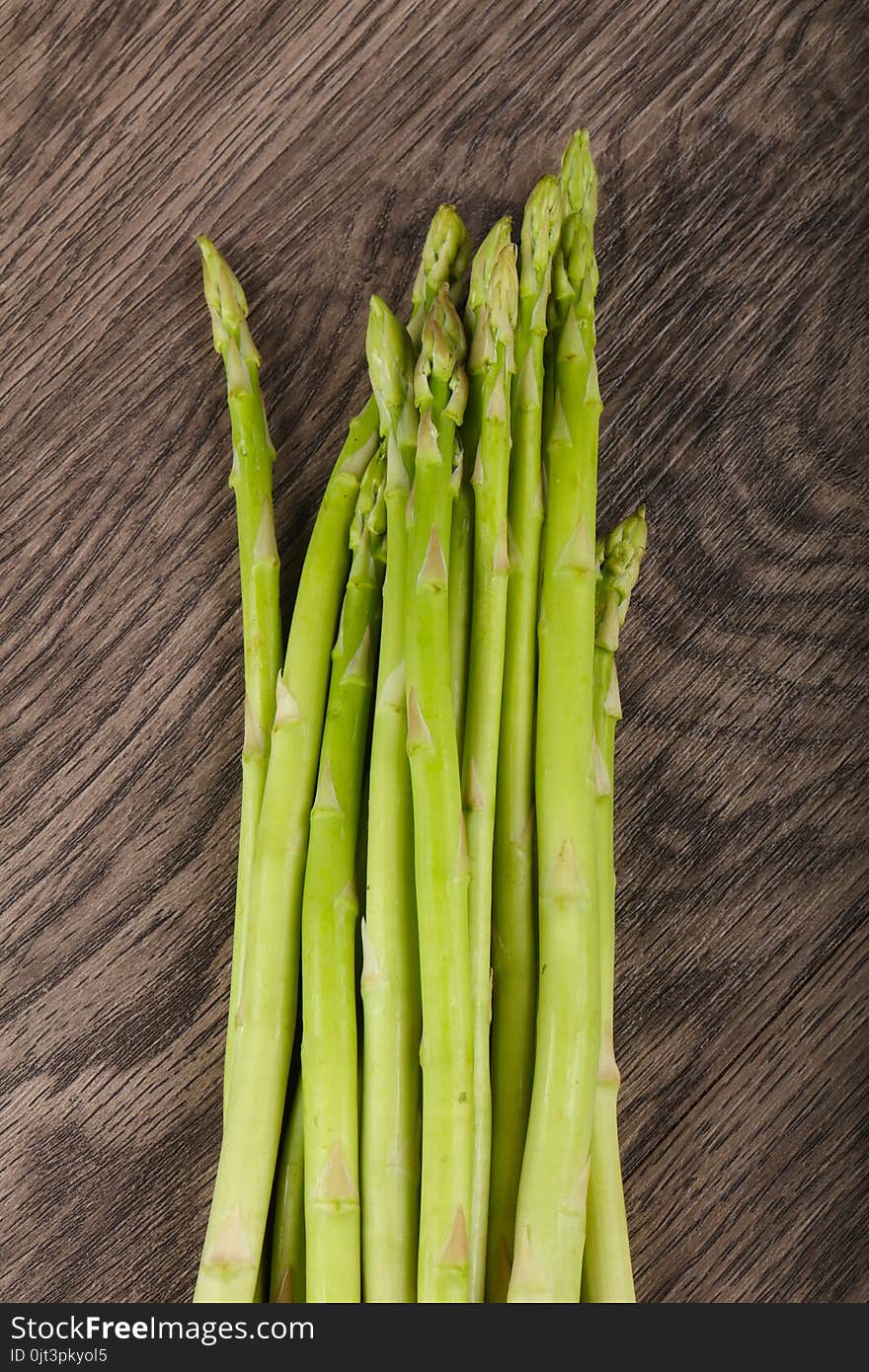 Raw Green Asparagus