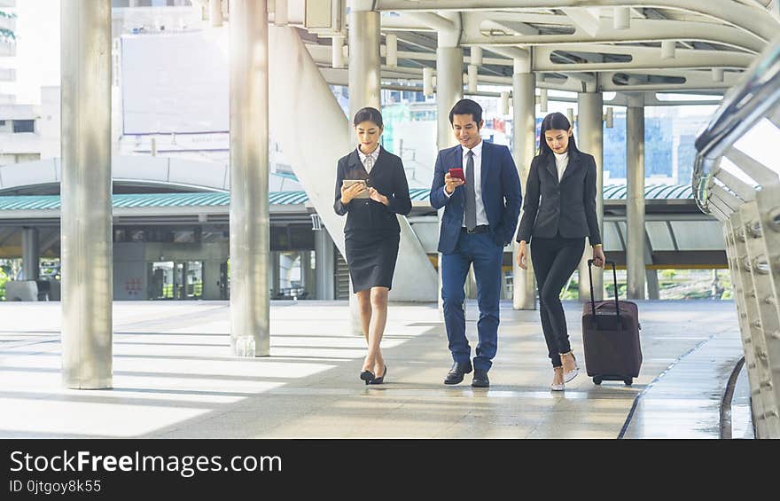 Team of business people smart man and woman walk in rush hour at