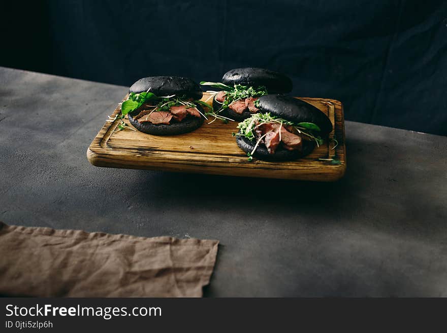 Set black burger beef medium rare, spinach, green sauce microgreens