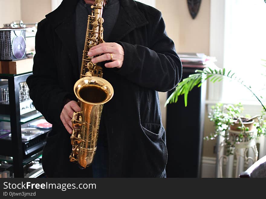 Senior man play saxophone