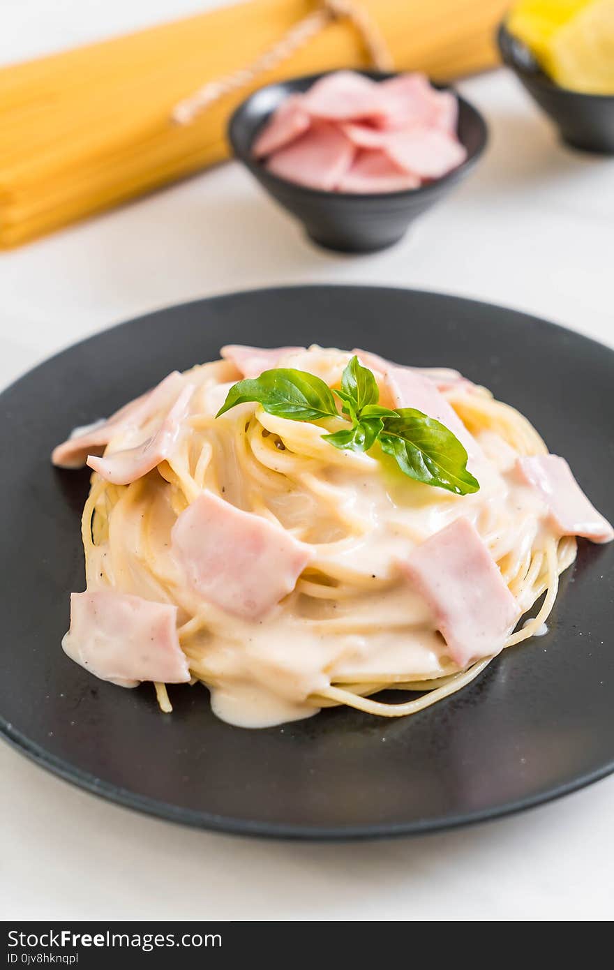 spaghetti carbonara ham