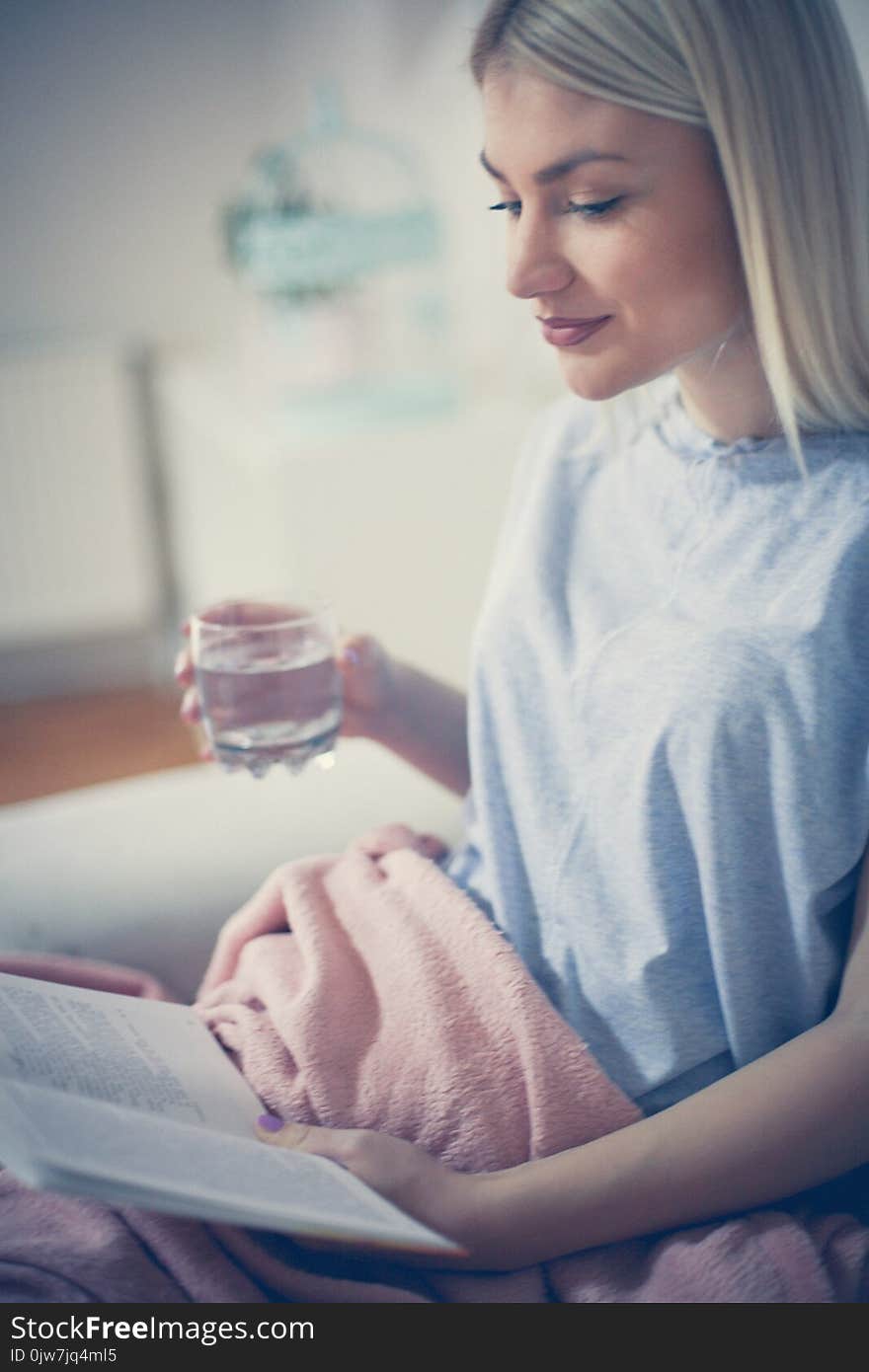 Young woman reading book , enjoy in living room and sitting on bed. Young woman reading book , enjoy in living room and sitting on bed.