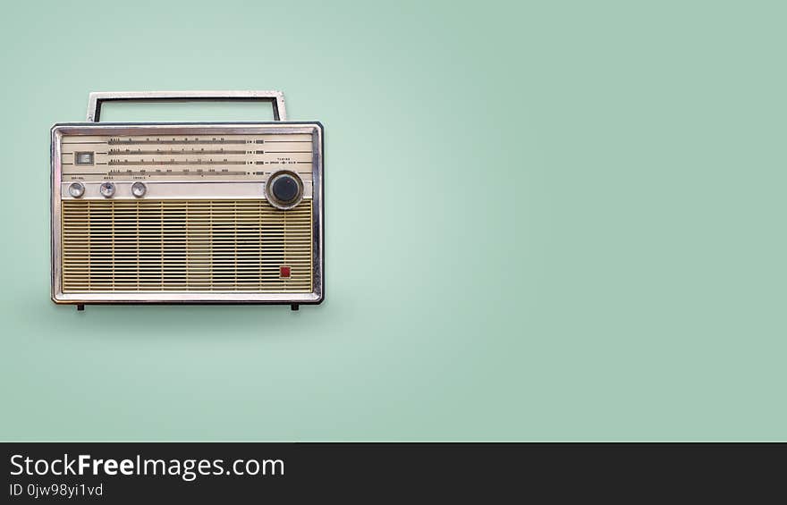 Vintage radio on color background. retro technology. flat lay, top view hero header. vintage color styles.