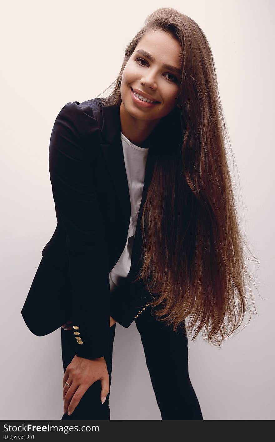 Closeup. modern young business woman posing. on a light background