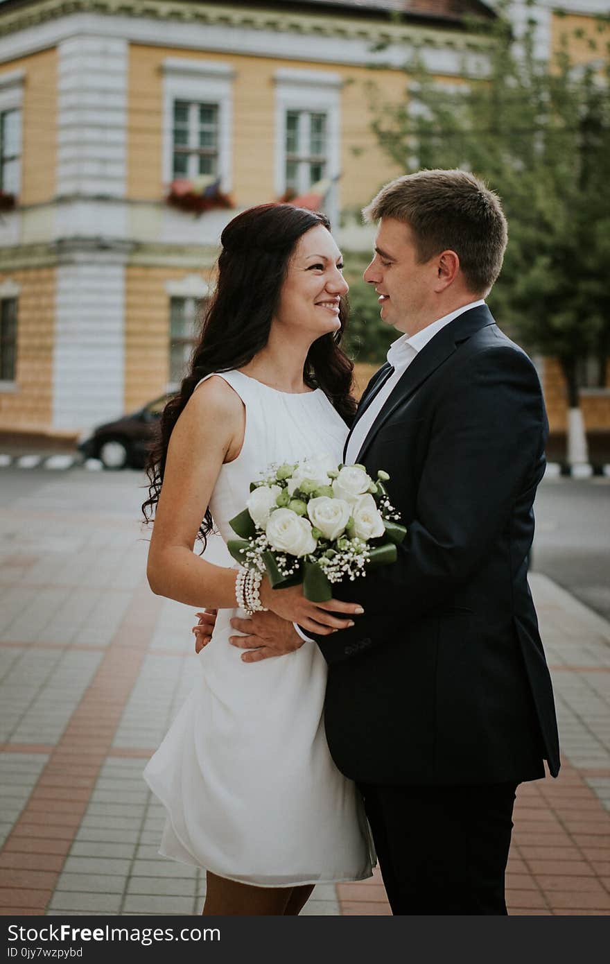 Women&#x27;s White Sleeveless Dress