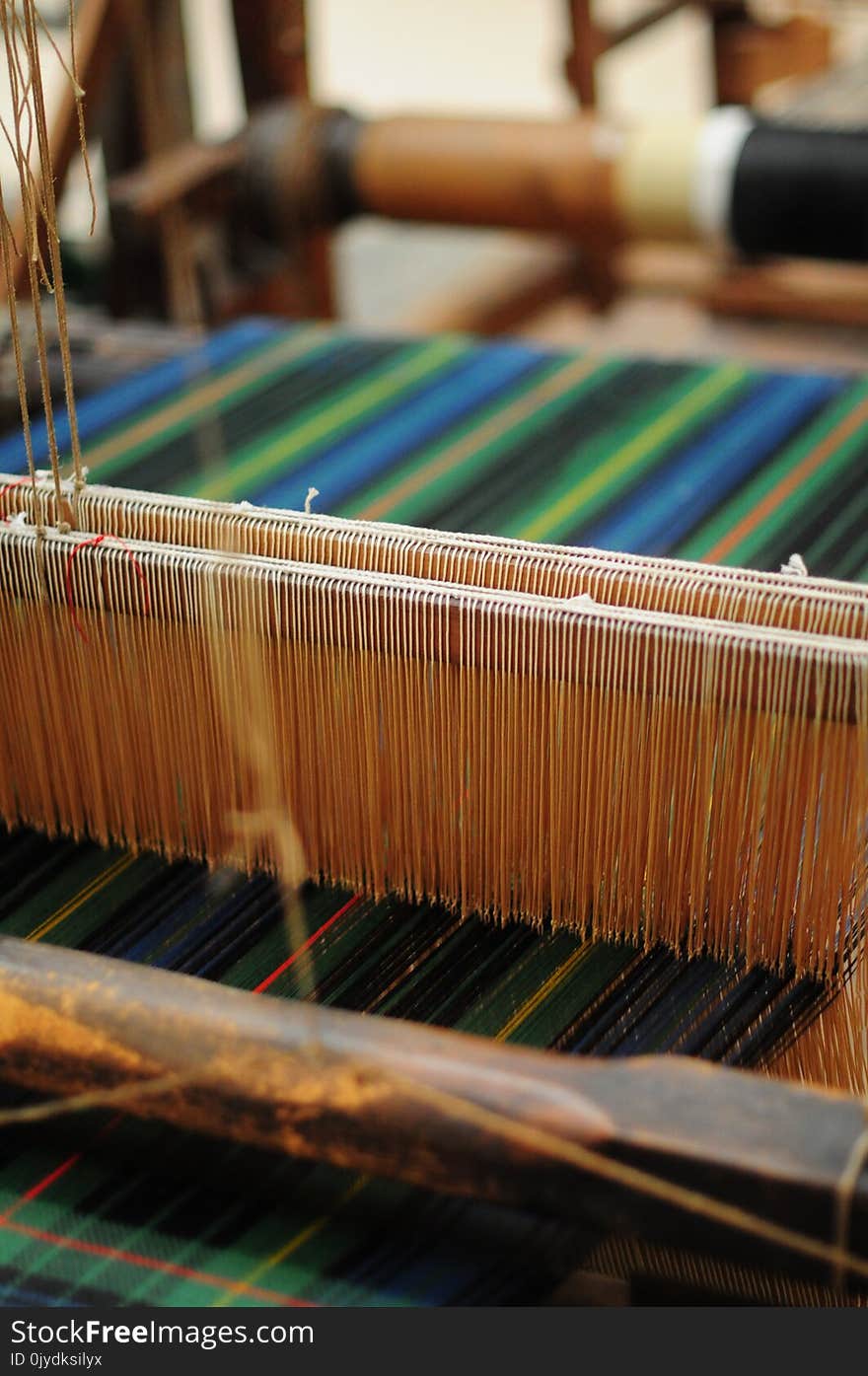 Loom, Weaving