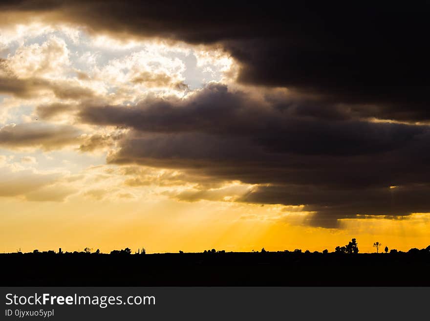 Sky, Cloud, Atmosphere, Daytime