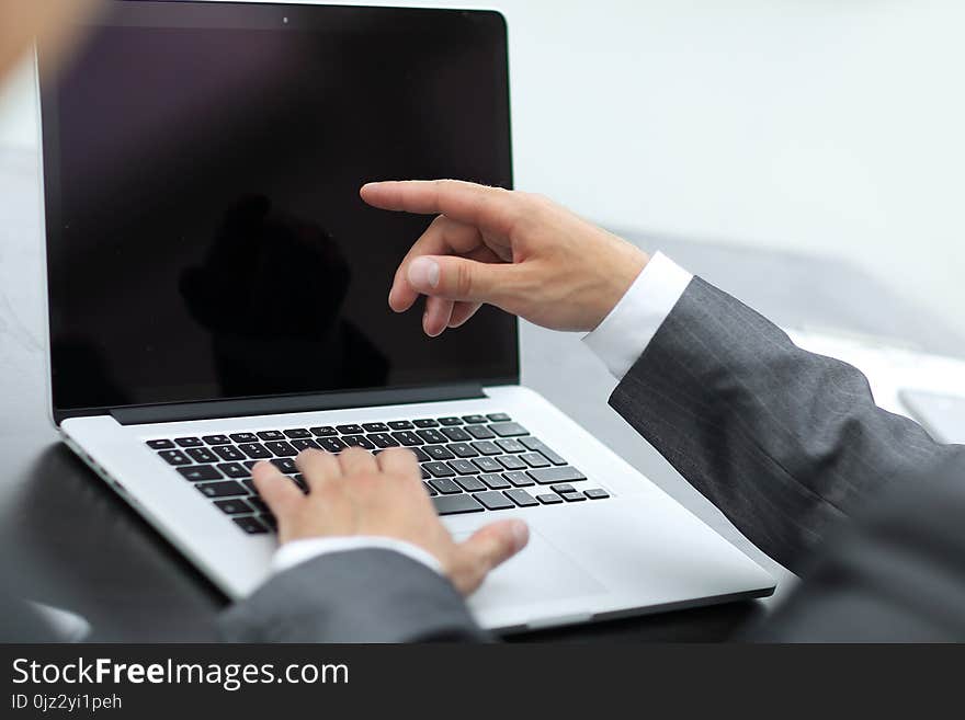 Closeup. business colleagues discussing information with a laptop.