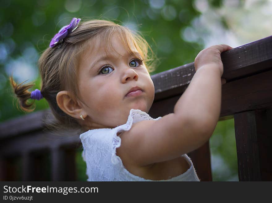 Emma-little girl with green eyes