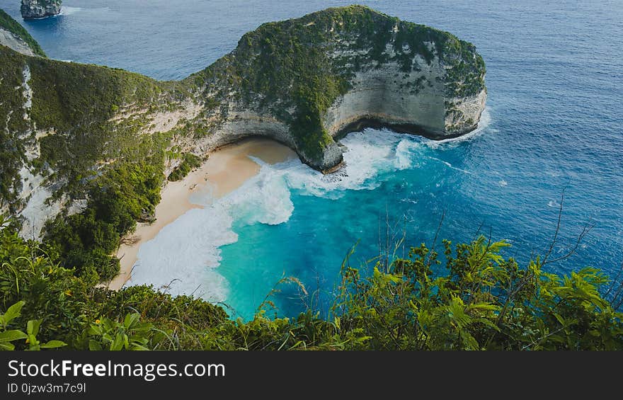 Manta Bay or Kelingking Beach on Nusa Penida Island, Bali, Indonesia. Side Shot